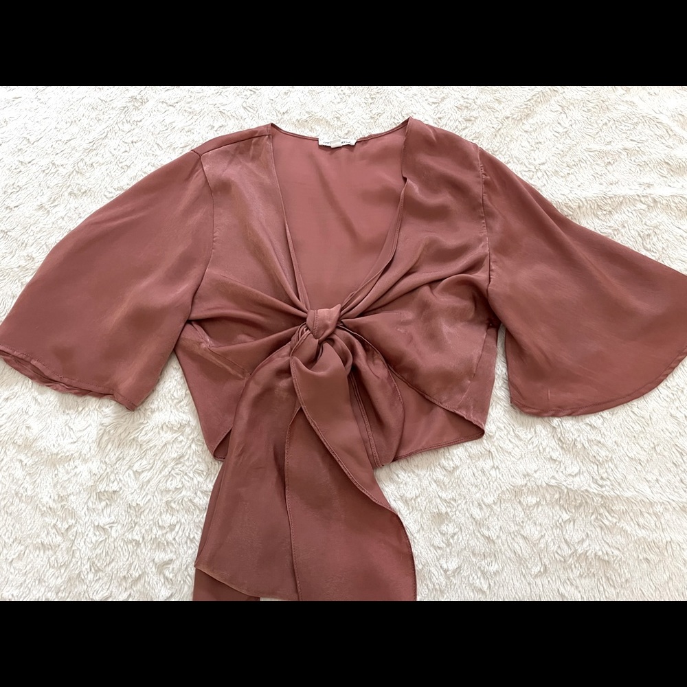 Short sleeve tie front top